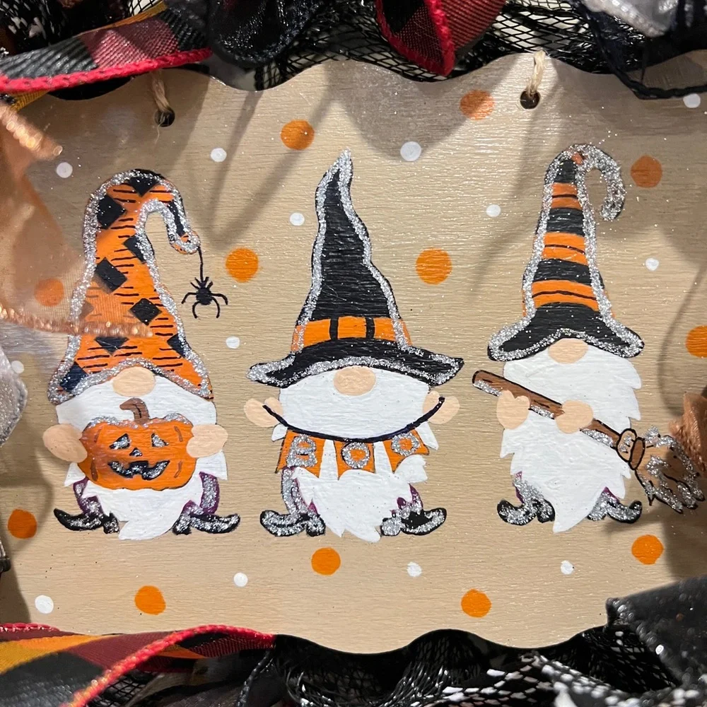 13 inch Halloween Ribbon Wreath Black & Linen Gnome MW9